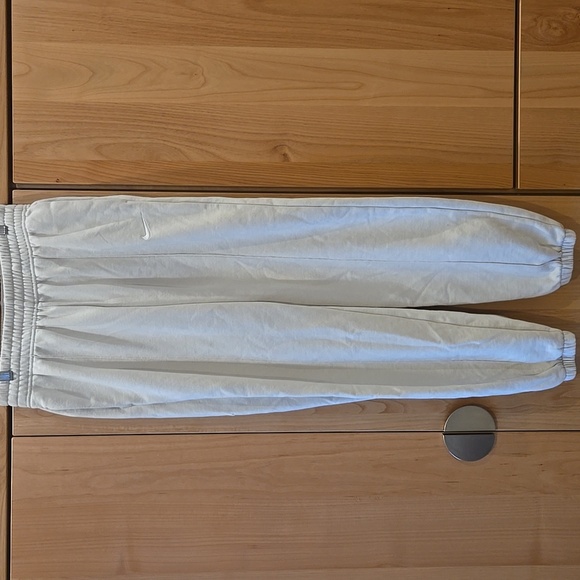 Nike Off-White Color Sweatshirt And Lounge Pants Set, Size Small, EC - Picture 7 of 10